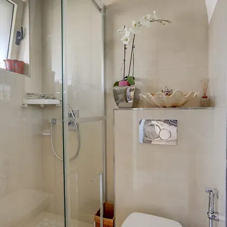 Luxurious & Cosy 2 Bdrm Near Martinez By Olidesi Cannes
